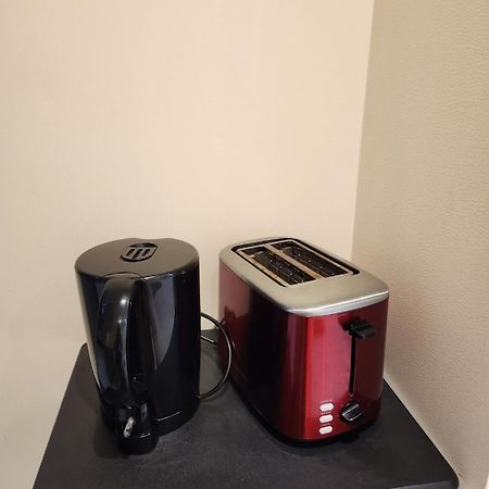 Ensuite Studio Flat Crawley-Gatwick Ifield Ngoại thất bức ảnh