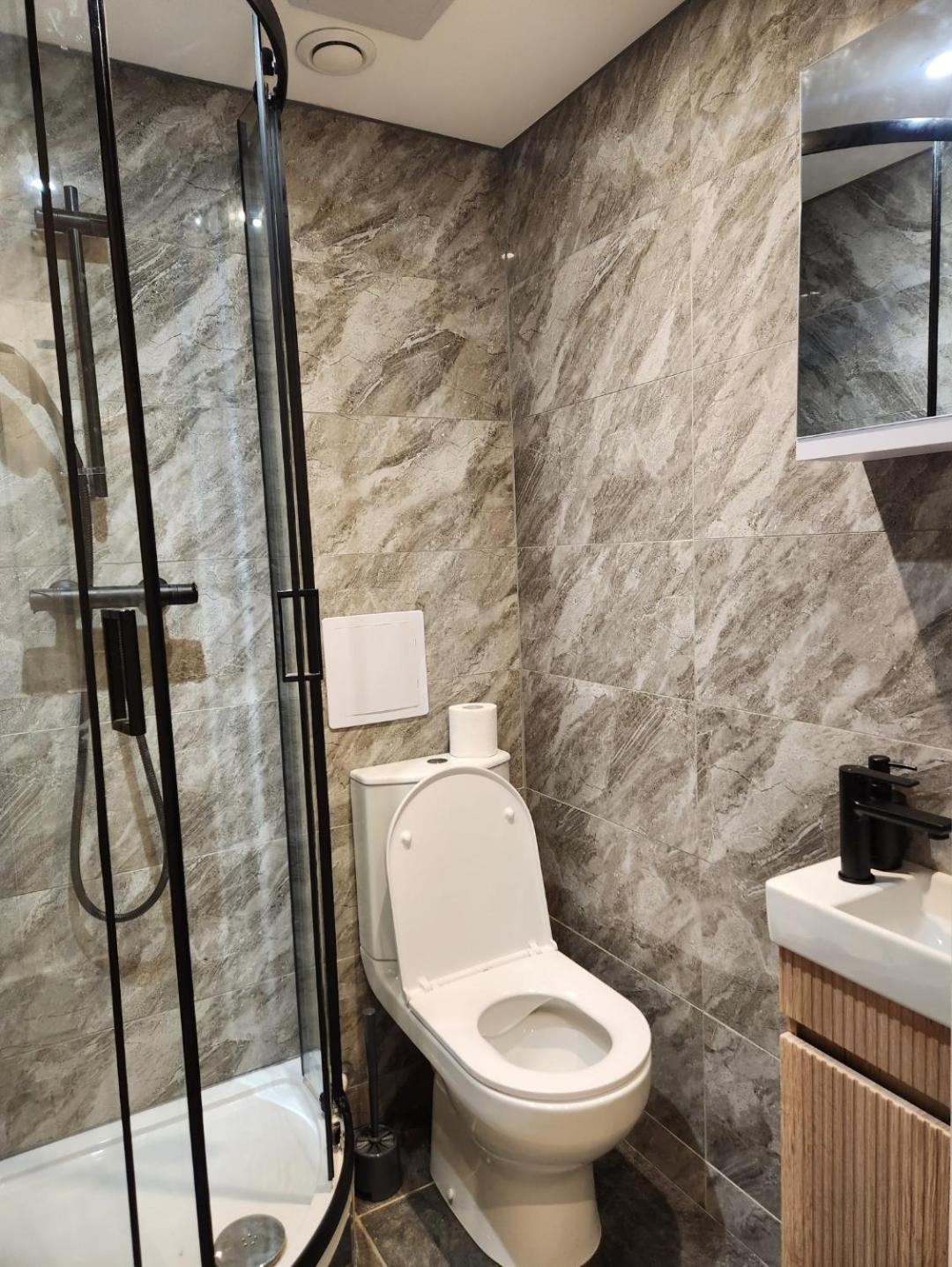 Ensuite Studio Flat Crawley-Gatwick Ifield Ngoại thất bức ảnh